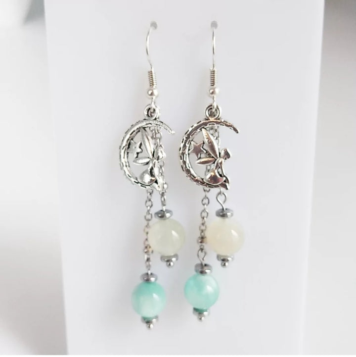 Boucles d'oreilles Garniérite - Pierre de lune
Découvrez ces boucles d'oreilles uniques, conçues pour ceux qui cherchent l'ouverture d'esprit et la confiance en soi. Grâce à leurs propriétés vibratoires élev…