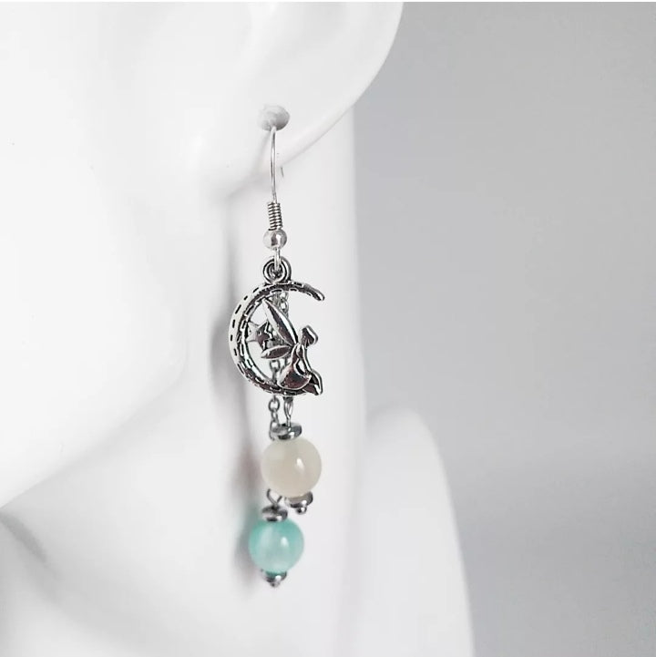 Boucles d'oreilles Garniérite - Pierre de lune
Découvrez ces boucles d'oreilles uniques, conçues pour ceux qui cherchent l'ouverture d'esprit et la confiance en soi. Grâce à leurs propriétés vibratoires élev…