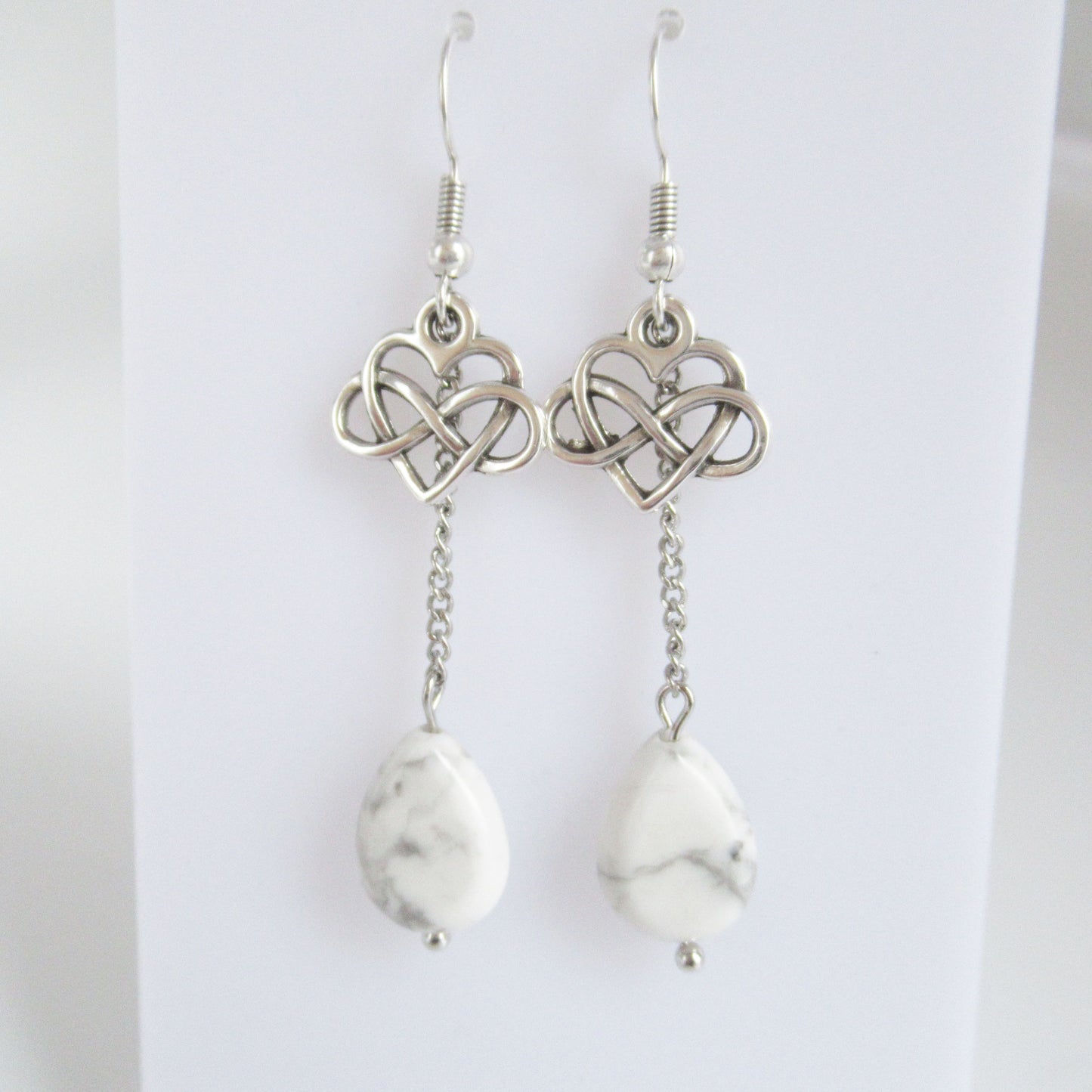 Boucles d'oreilles Howlite - Infini / Coeur