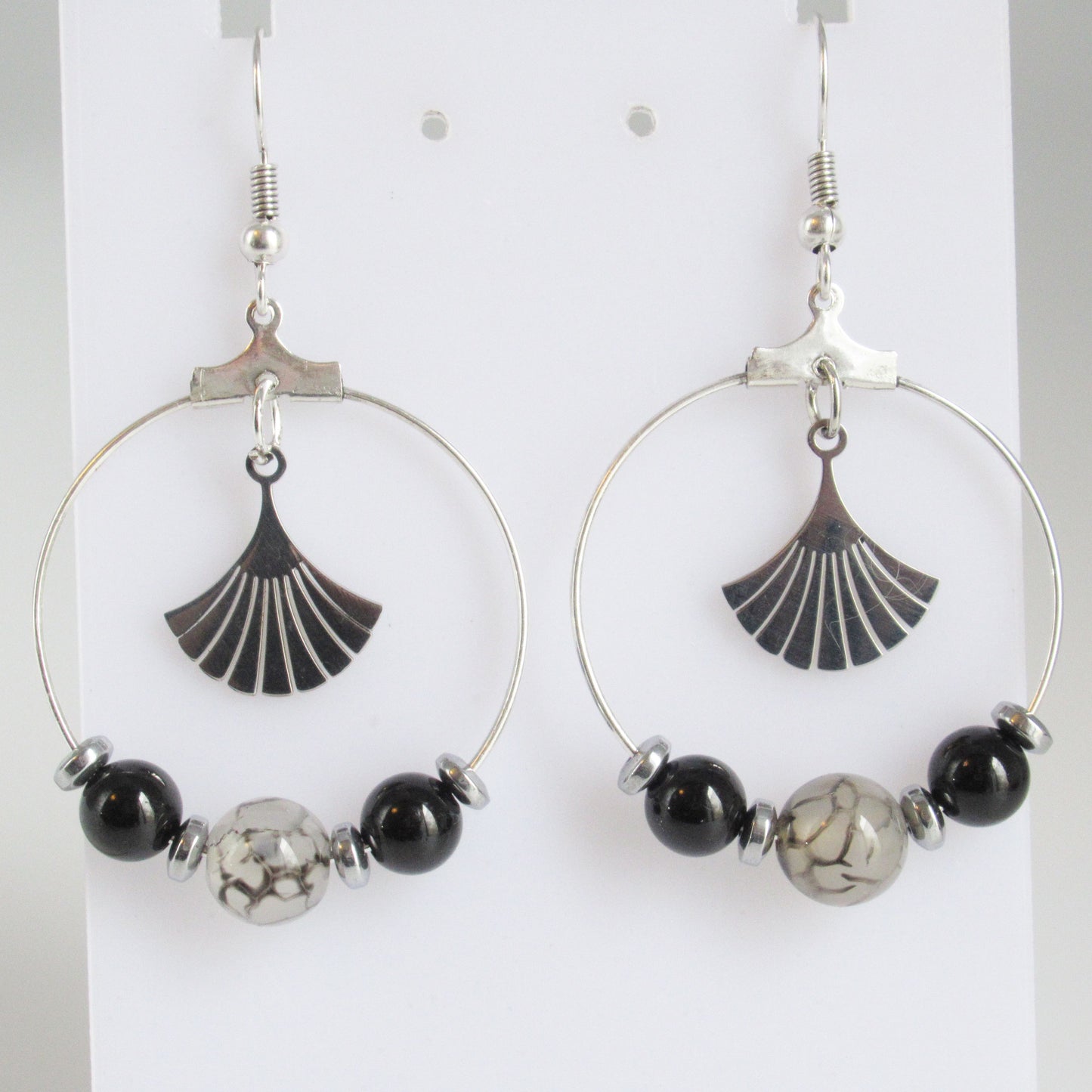 monjolicaillou.fr
https://monjolicaillou.fr › produits › boucles-doreilles-agate-veines-de-dragon-tourmaline
Boucles d'oreilles - Agate Veines de Dragon - Tourmaline
Laissez-vous séduire par la puissance spirituelle et la beauté envoûtante de ces boucles d'oreilles uniques, associant deux pierres naturelles aux vertus sauf…