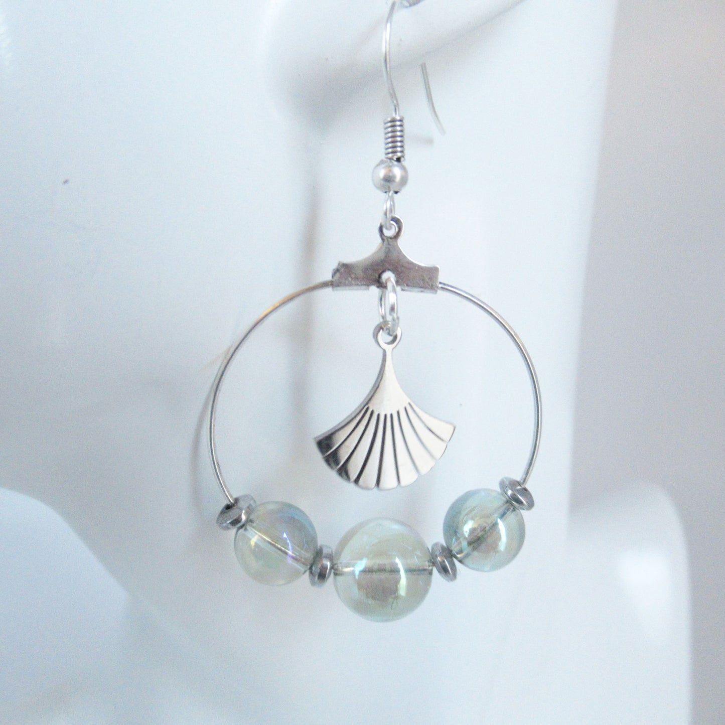 monjolicaillou.fr
https://monjolicaillou.fr › produits › boucles-doreilles-aqua-aura-1
Boucles d'oreilles - Aqua Aura
Les boucles d'oreilles en Aqua Aura, avec leur métal bleu captivant, sont bien plus qu'un simple bijou. Obtenu par un traitement unique de quartz et d'or 24 ca