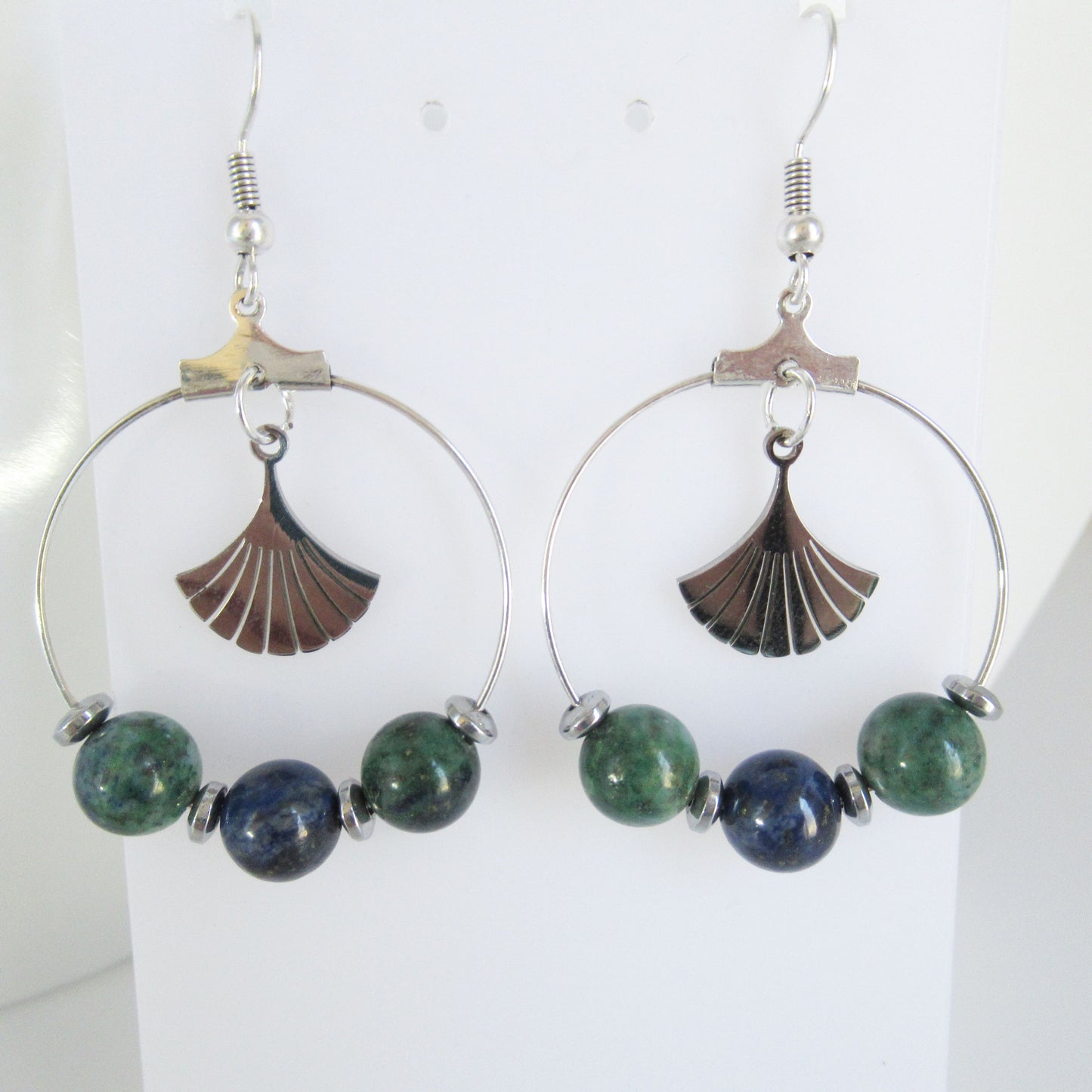 monjolicaillou.fr
https://monjolicaillou.fr › produits › boucles-doreilles-azurite-malachite
Boucles d'oreilles - Azurite Malachite
Sublimez votre style tout en cultivant votre bien-être avec ces boucles d'oreilles en Azurite Malachite. En associant les bienfaits de l'Azurite et de la Malach