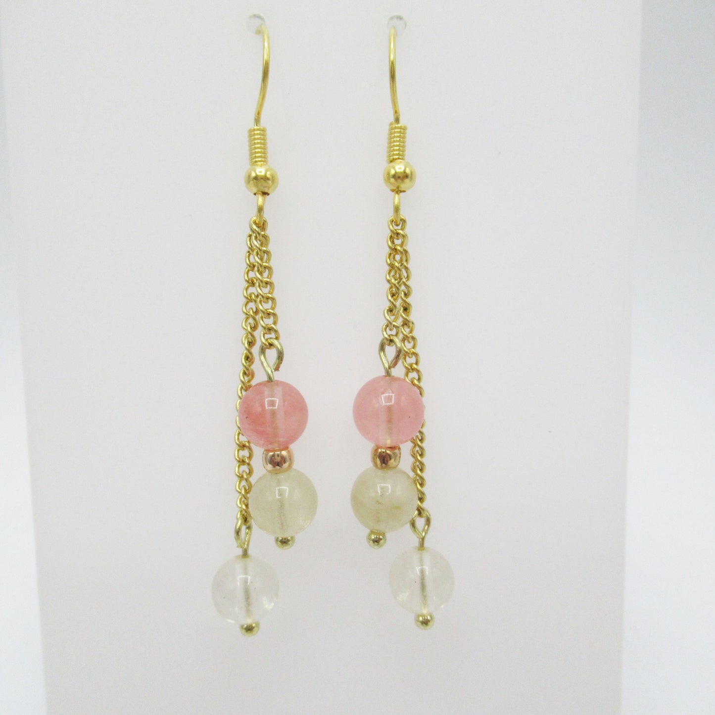 monjolicaillou.fr
https://monjolicaillou.fr › produits › boucles-doreilles-quartz-rutile-tourmaline-melon-deau
Boucles d'oreilles - Quartz Rutile - Tourmaline Melon d'eau
Plongez dans l'univers apaisant des boucles d'oreilles en Quartz Rutile et Tourmaline Melon d'Eau, spécialement conçues pour infuser force, clarté et équilibre…
