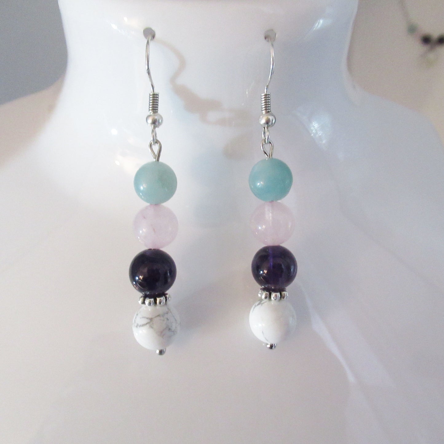 Boucles d'oreilles anti stress et angoisse Femme en pierres naturelles
Vous avez besoin d'une solution pour combattre naturellement le stress et l'angoisse ? Nos boucles d'oreilles en pierres naturelles anti-stress pour femmes sont là p…