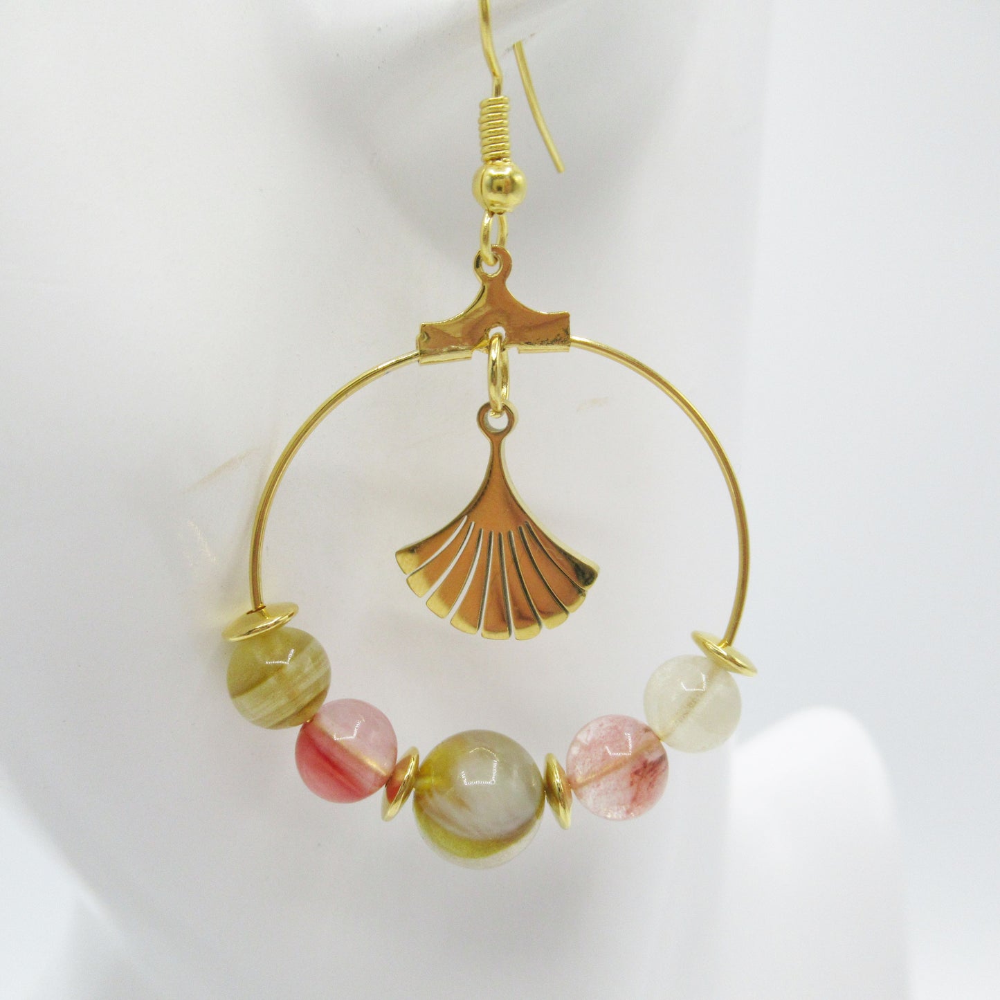 monjolicaillou.fr
https://monjolicaillou.fr › produits › boucles-doreilles-tourmaline-melon-deau
Boucles d'oreilles Tourmaline Melon d'eau
Ces boucles d'oreilles Créoles en Tourmaline Melon d'eau incarnent un véritable voyage vers le bien-être et la paix intérieure. En les portant, vous dissipez vo…