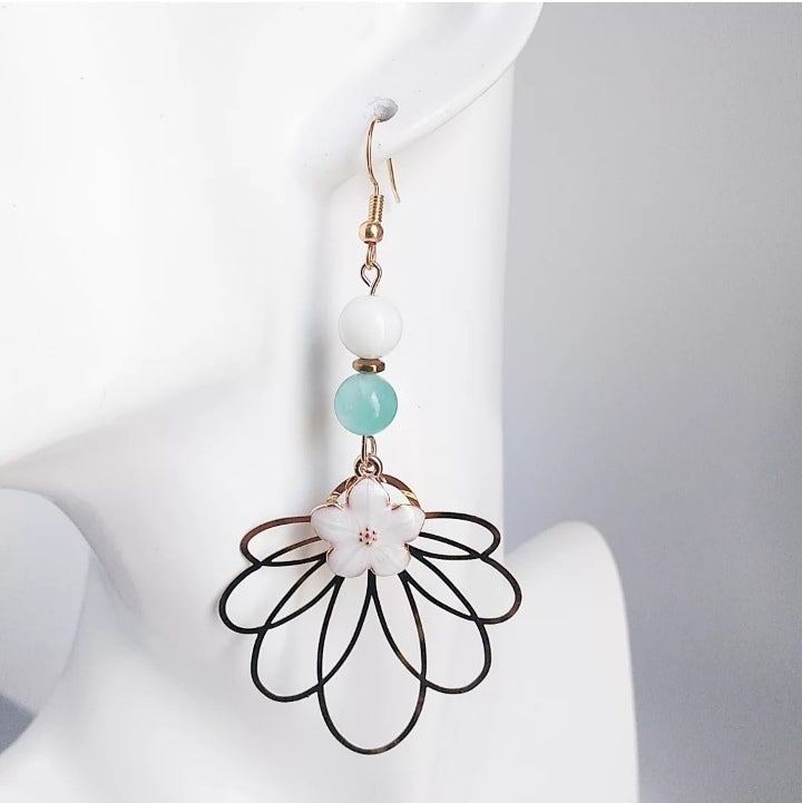 Boucles d'oreilles en pierres naturelles - Garniérite - Nacre