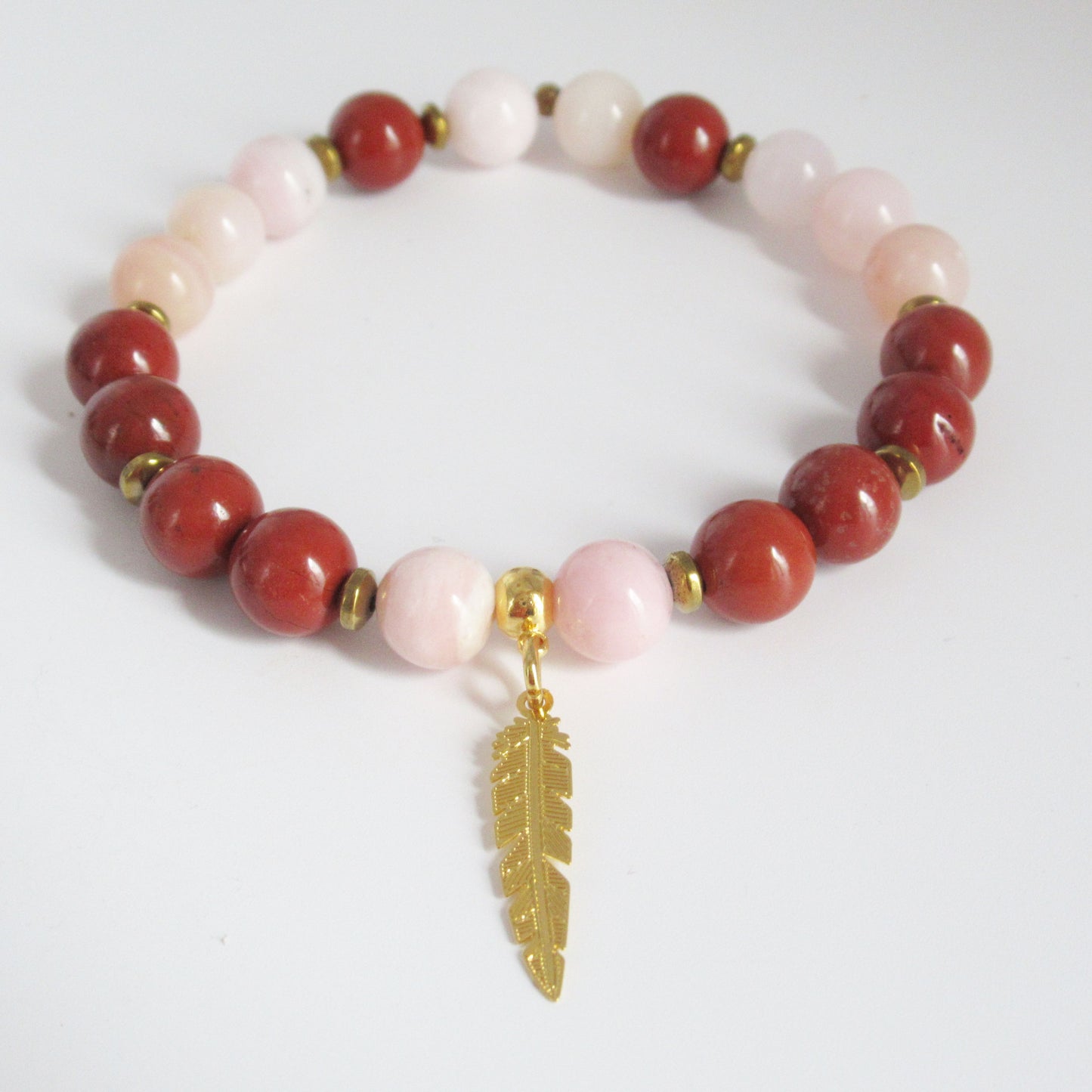 monjolicaillou.fr
https://monjolicaillou.fr › produits › bracelet-jaspe-rouge-opale-rose-plume-dorée
Bracelet Jaspe rouge - Opale rose - Plume dorée
Découvrez ce bracelet unique en Jaspe rouge et Opale rose, réhaussé d'une élégante plume dorée. Le Jaspe rouge apporte force et courage, tandis que l'Opale rose…