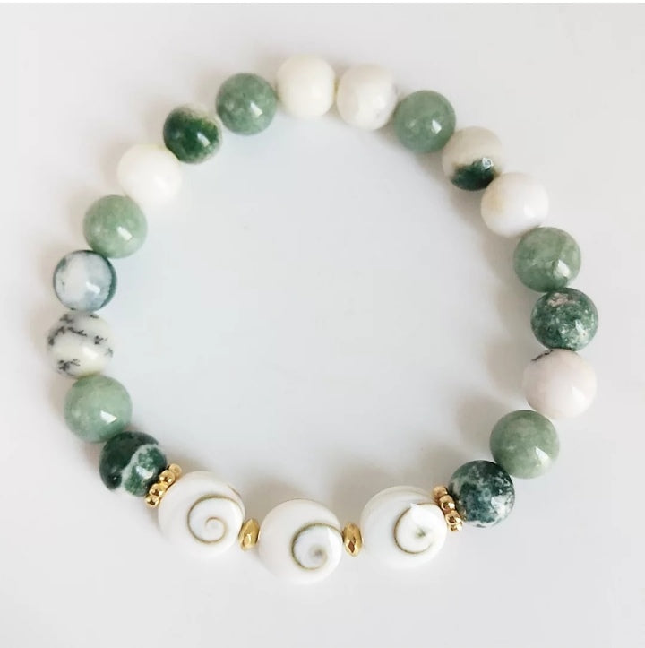 Bracelet chance porte bonheur Femme/Homme en pierres naturelles Découvrez notre bracelet chance porte-bonheur en pierres naturelles pour homme ou femme. Fabriqué à partir de quatre pierres naturelles rares et synergiques, ce bracelet est le compagnon idéal pour retrouver la chance dans la vie quotidienne. Que vous soyez un homme ou une femme, notre bracelet chanceux en pierres naturelles