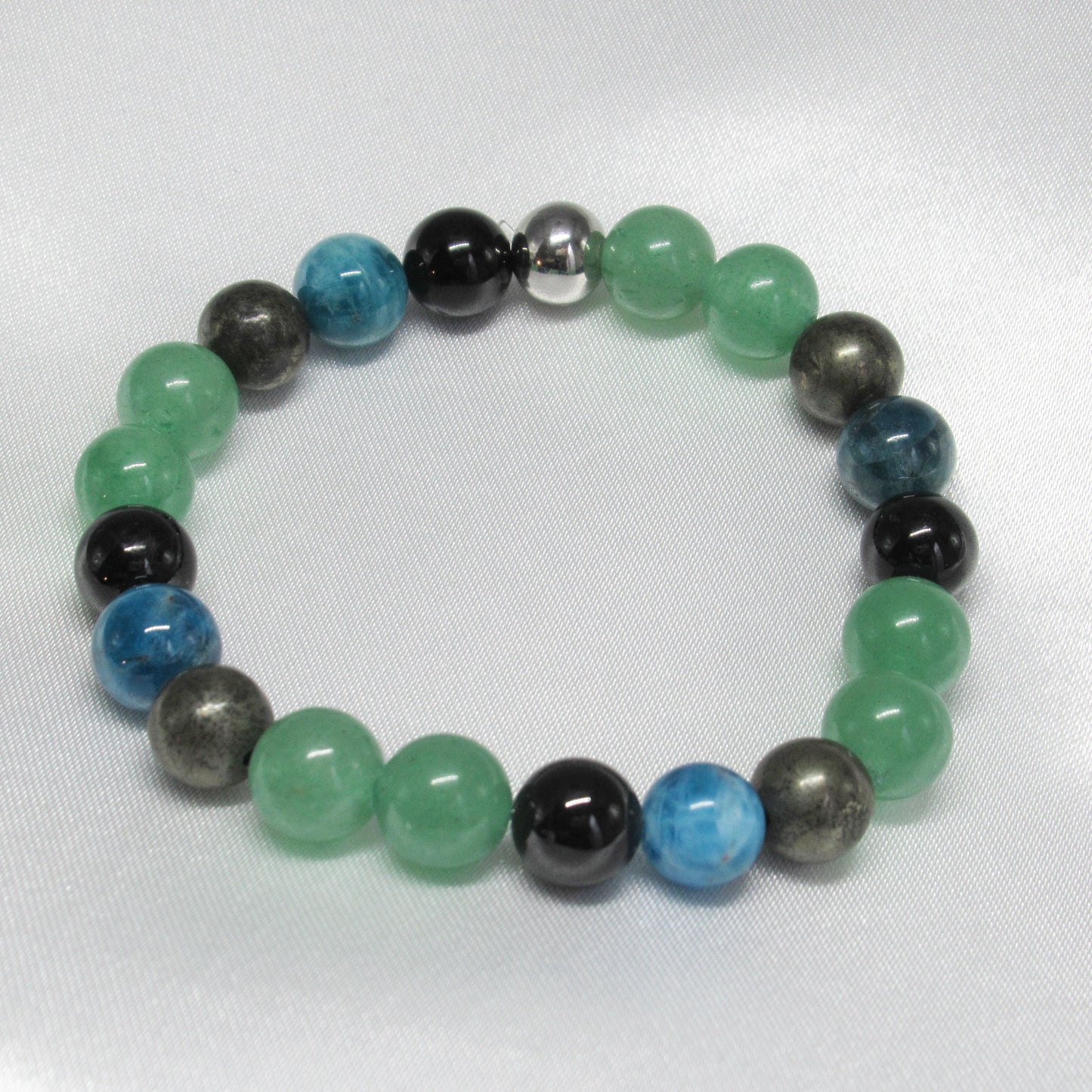 Bracelet concentration - DYS - TDAH Trouble de l'attention Femme/Homme… Vous cherchez à améliorer votre concentration, à trouver un ancrage dans le tumulte quotidien ou à soutenir un proche touché par le TDAH ou des troubles de l'attention ? Ne cherchez pas plus loin. Notre bracelet de concentration, spécialement conçu pour les personnes atteintes de TDAH, de troubles de l'attention