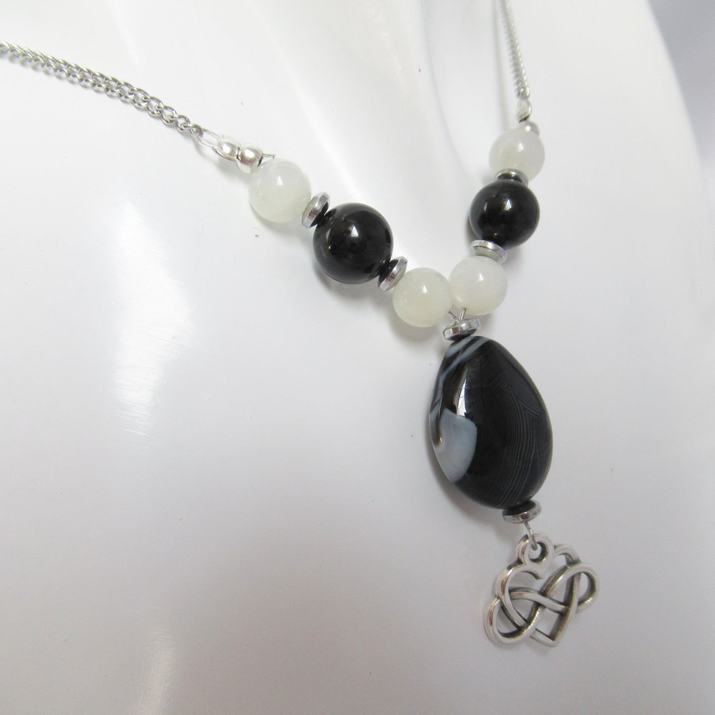 Collier en pierre naturelle - Agate rubanée, Tourmaline et Pierre de lune