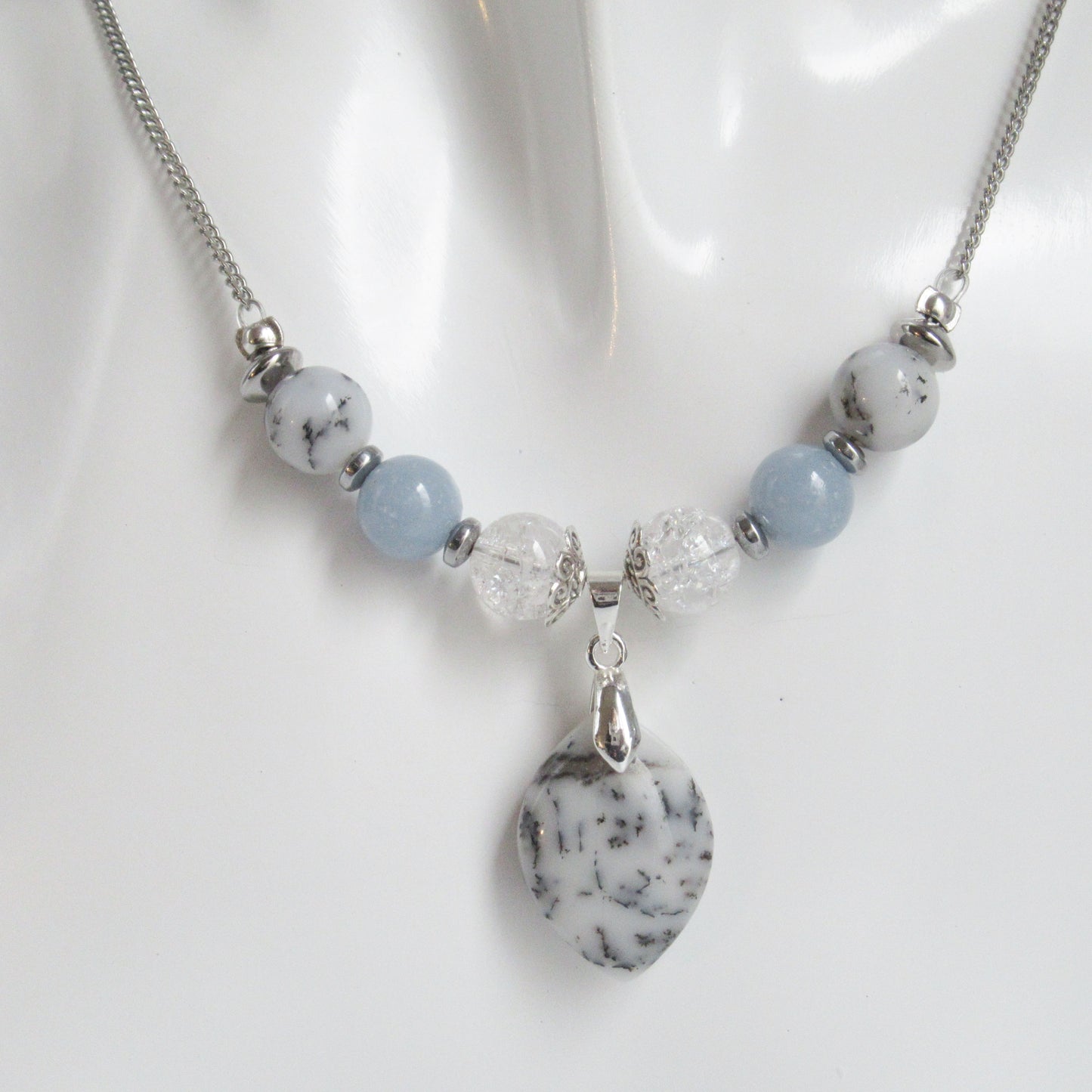 Collier en pierre naturelle - Angélite et Merlinite - Marquise