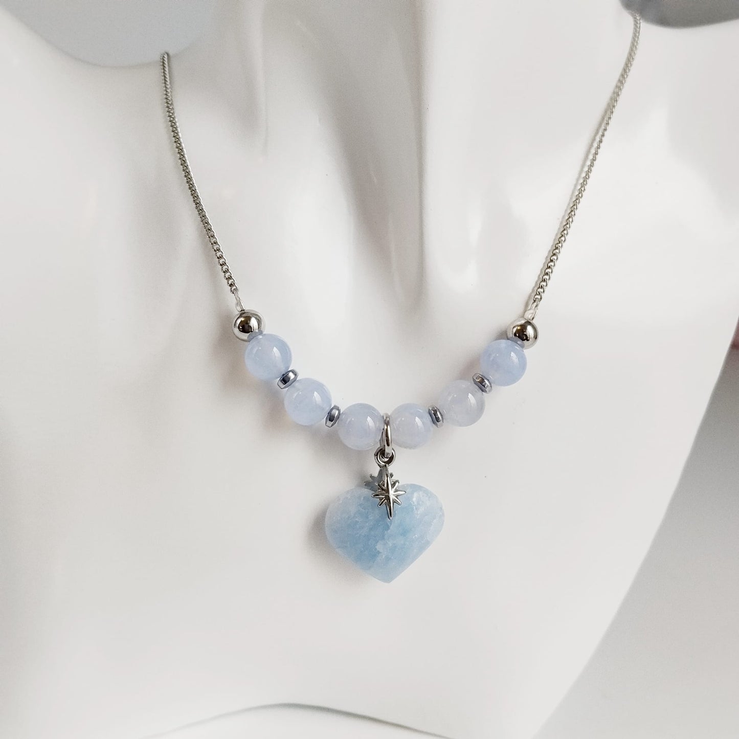 Collier en pierre naturelle - Calcédoine - Calcite bleue - Coeur