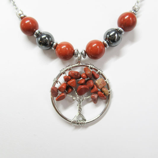 Collier Jaspe rouge Hématite - Arbre de vie  https://monjolicaillou.fr/products/collier-jaspe-rouge-hematite-arbre-de-vie  Élégant collier avec un pendentif en Jaspe rouge et Hématite, représentant l'arbre de vie.