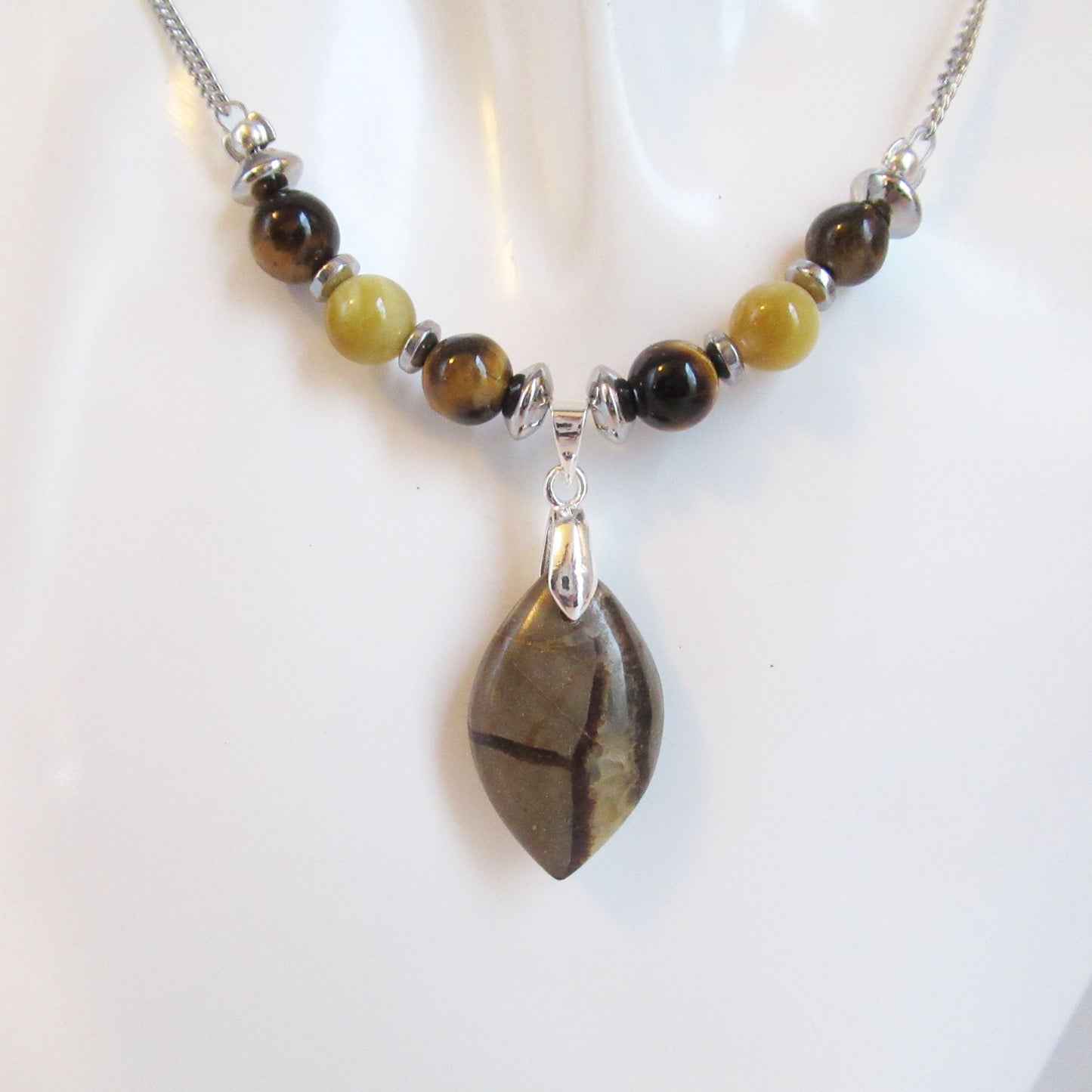 Collier Septaria Oeil de tigre en pierres naturelles