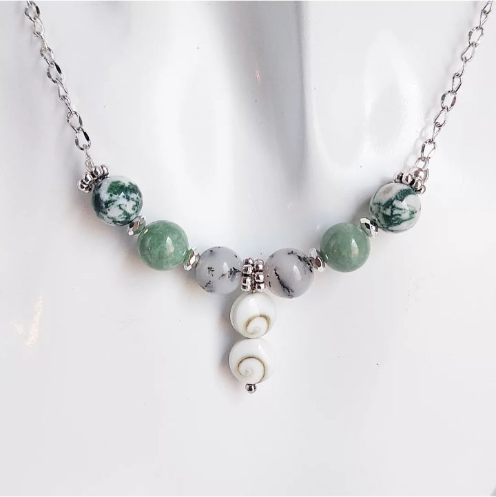 Attirez la chance, la prospérité et la protection avec notre sélection de pierres porte-bonheur : Œil de Sainte-Lucie, Agate Mousse, Jade, Merlinite.