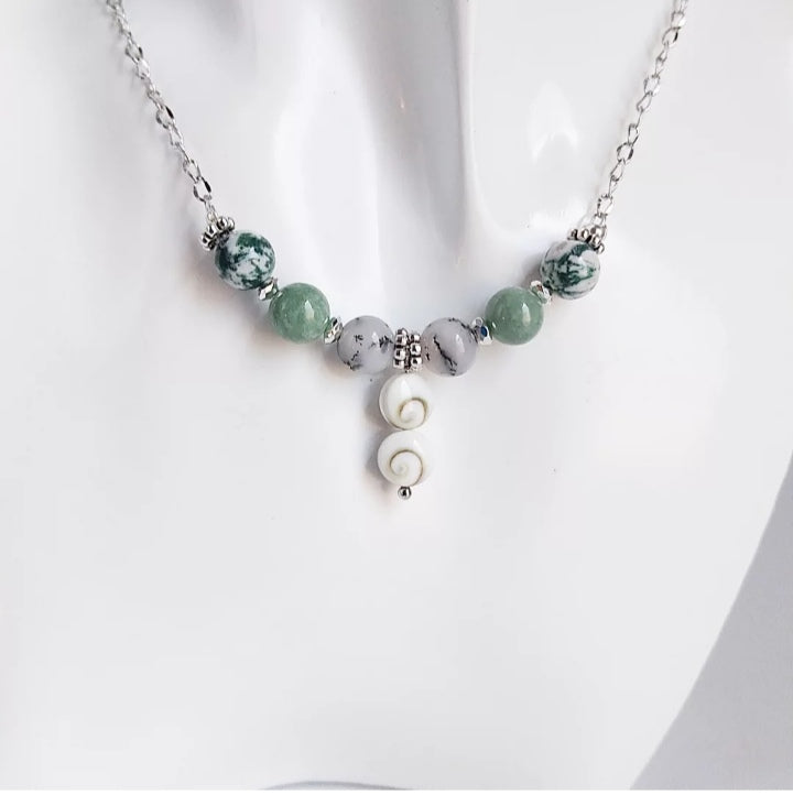 Attirez la chance, la prospérité et la protection avec notre sélection de pierres porte-bonheur : Œil de Sainte-Lucie, Agate Mousse, Jade, Merlinite.