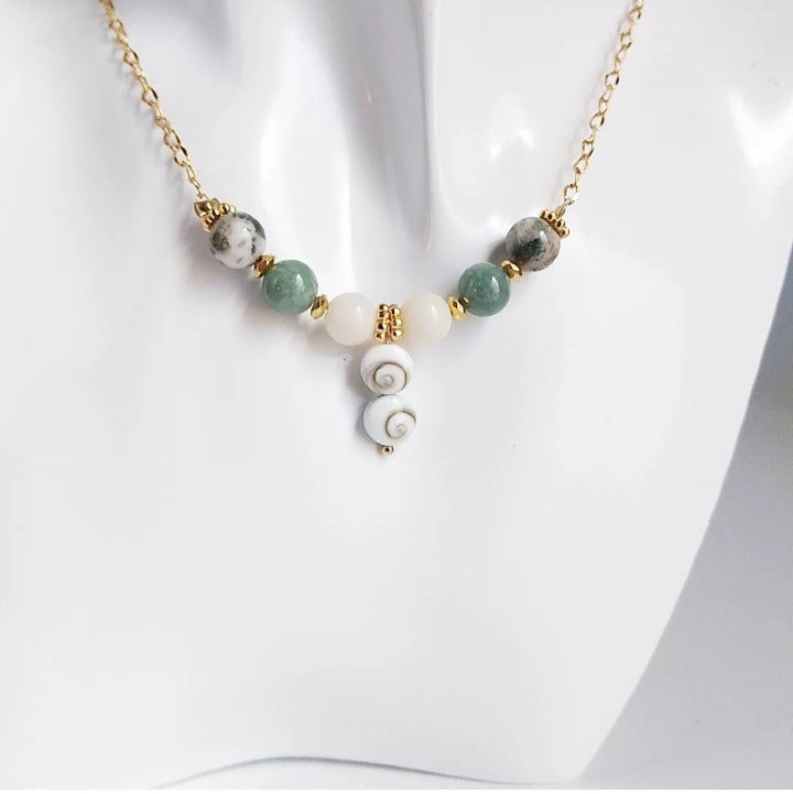 Attirez la chance, la prospérité et la protection avec notre sélection de pierres porte-bonheur : Œil de Sainte-Lucie, Agate Mousse, Jade, Merlinite.