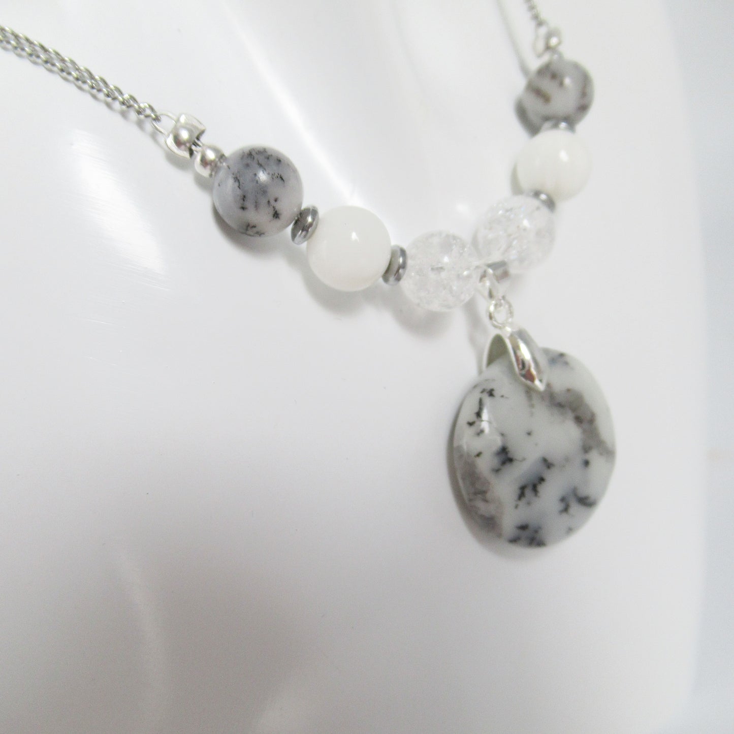 Collier en pierre naturelle - Merlinite et Nacre