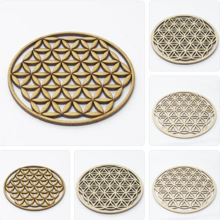 Fleur de Vie en Bois https://monjolicaillou.fr/products/fleur-de-vie-en-bois Cette pièce est découpée au laser, pour une extrême précision géométrique du nombre d'or. C'est la géométrie sacrée et divine par excellence, dont on peut extraire l'Arbre de Vie. Elle est tirée de l'univers.
