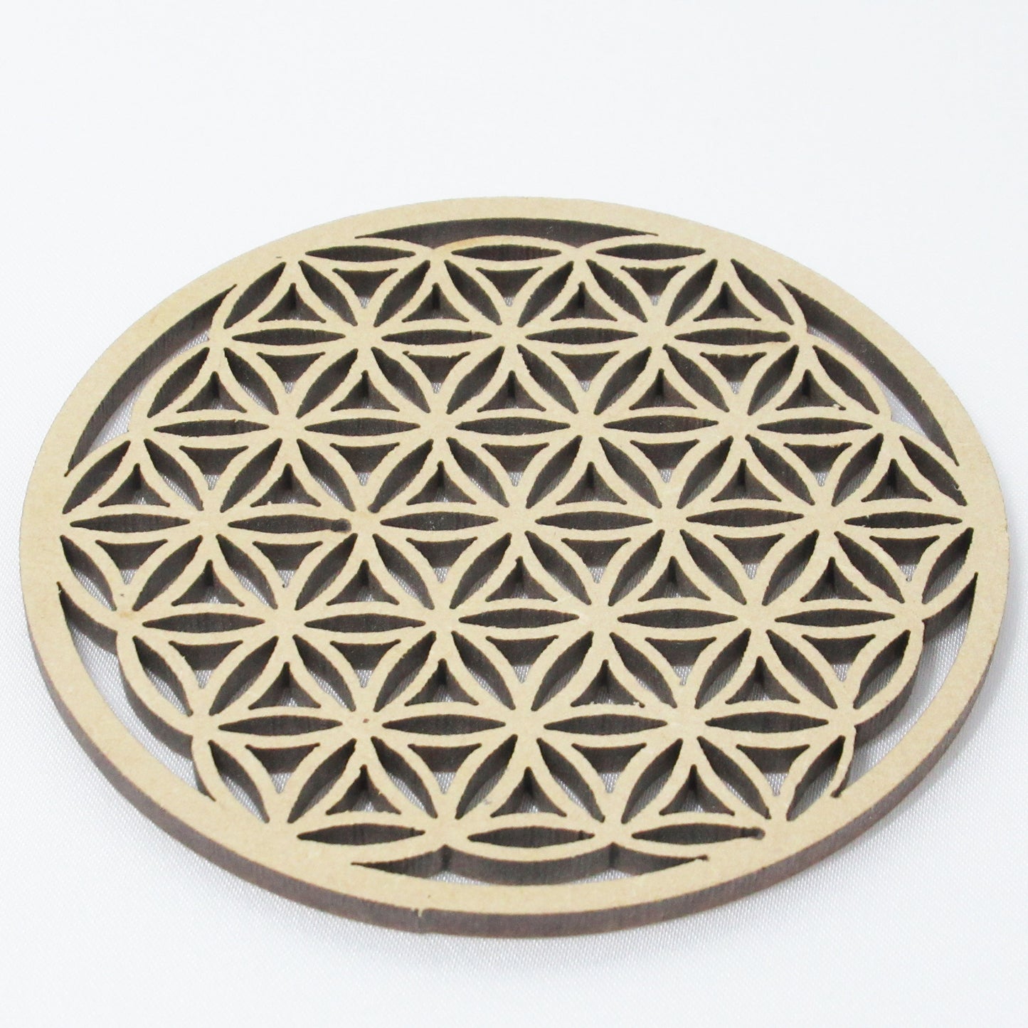 Fleur de Vie en Bois https://monjolicaillou.fr/products/fleur-de-vie-en-bois Cette pièce est découpée au laser, pour une extrême précision géométrique du nombre d'or. C'est la géométrie sacrée et divine par excellence, dont on peut extraire l'Arbre de Vie. Elle est tirée de l'univers.