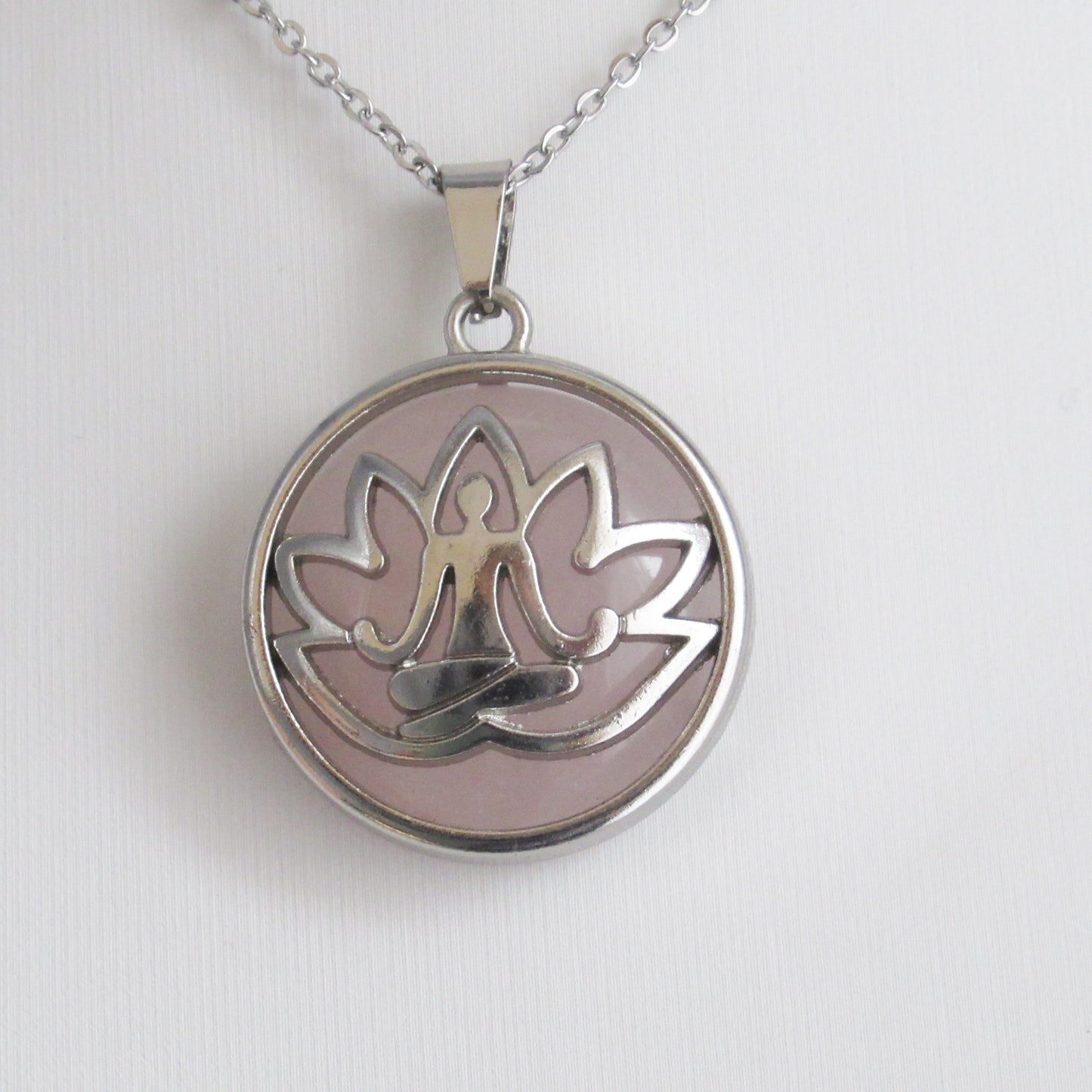 Pendentif en pierre naturelle - Méditation Lotus - Quartz Rose