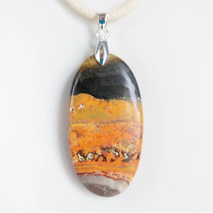 Pendentif en jaspe Bumblebee naturel – confiance, énergie, protection. Pierre idéale pour vitalité, motivation et équilibre émotionnel au quotidien.
