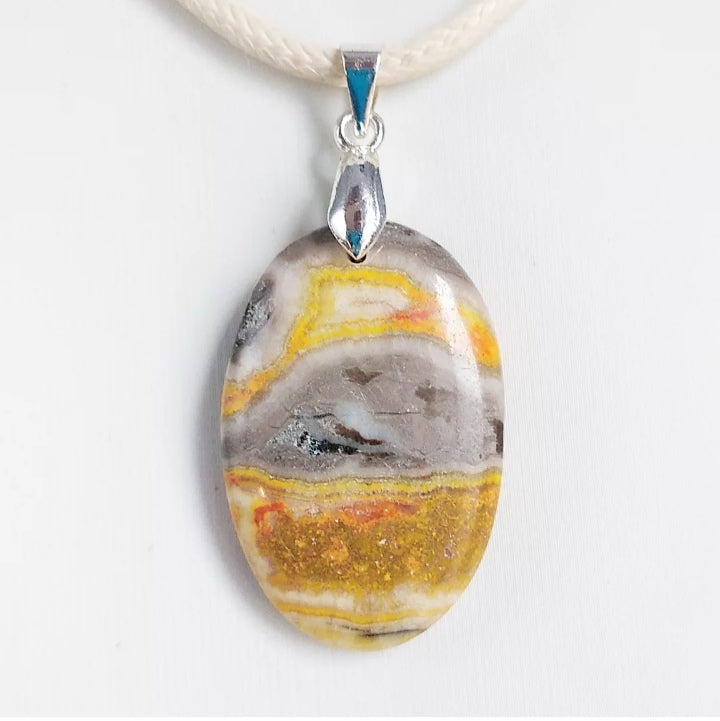 Pendentif en jaspe Bumblebee naturel – confiance, énergie, protection. Pierre idéale pour vitalité, motivation et équilibre émotionnel au quotidien.