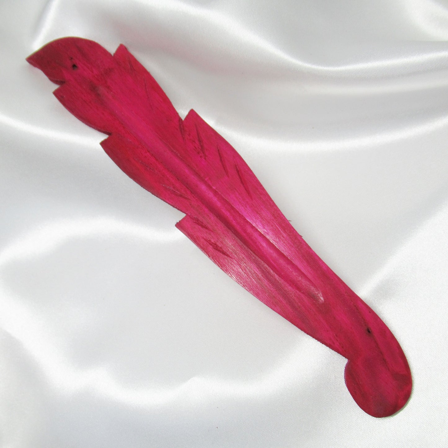 Monjolicaillou.fr - PORTE ENCENS BOIS https://monjolicaillou.fr/products/porte-encens-bois Porte encens en bois environ 26cm sur 3,5cm sur 0,5cm. Fabrication artisanale pour encens en bâtons, les dessins peuvent varier. Pour utiliser un porte-encens, suivez ces étapes simples :