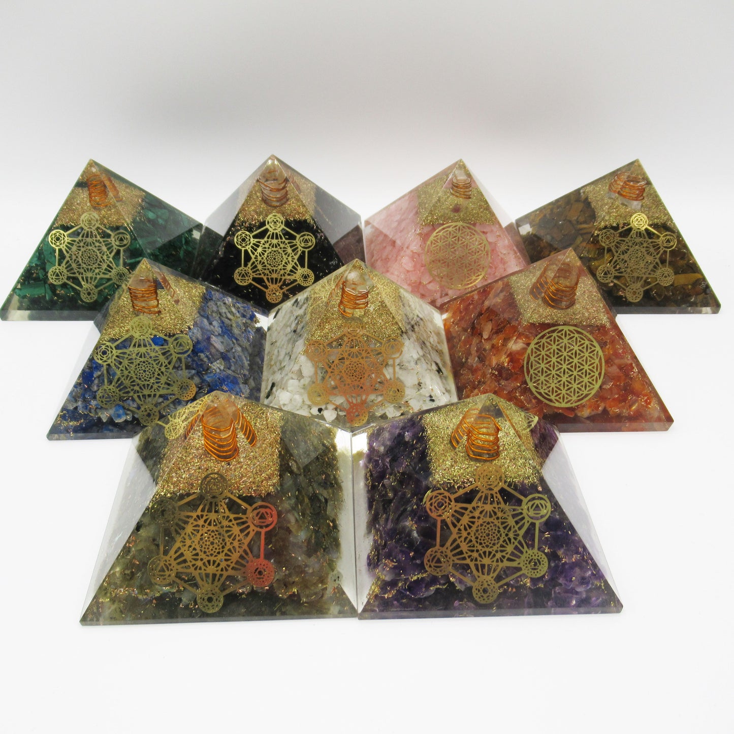 Orgonite Pyramide 75x75mm en pierres naturelles