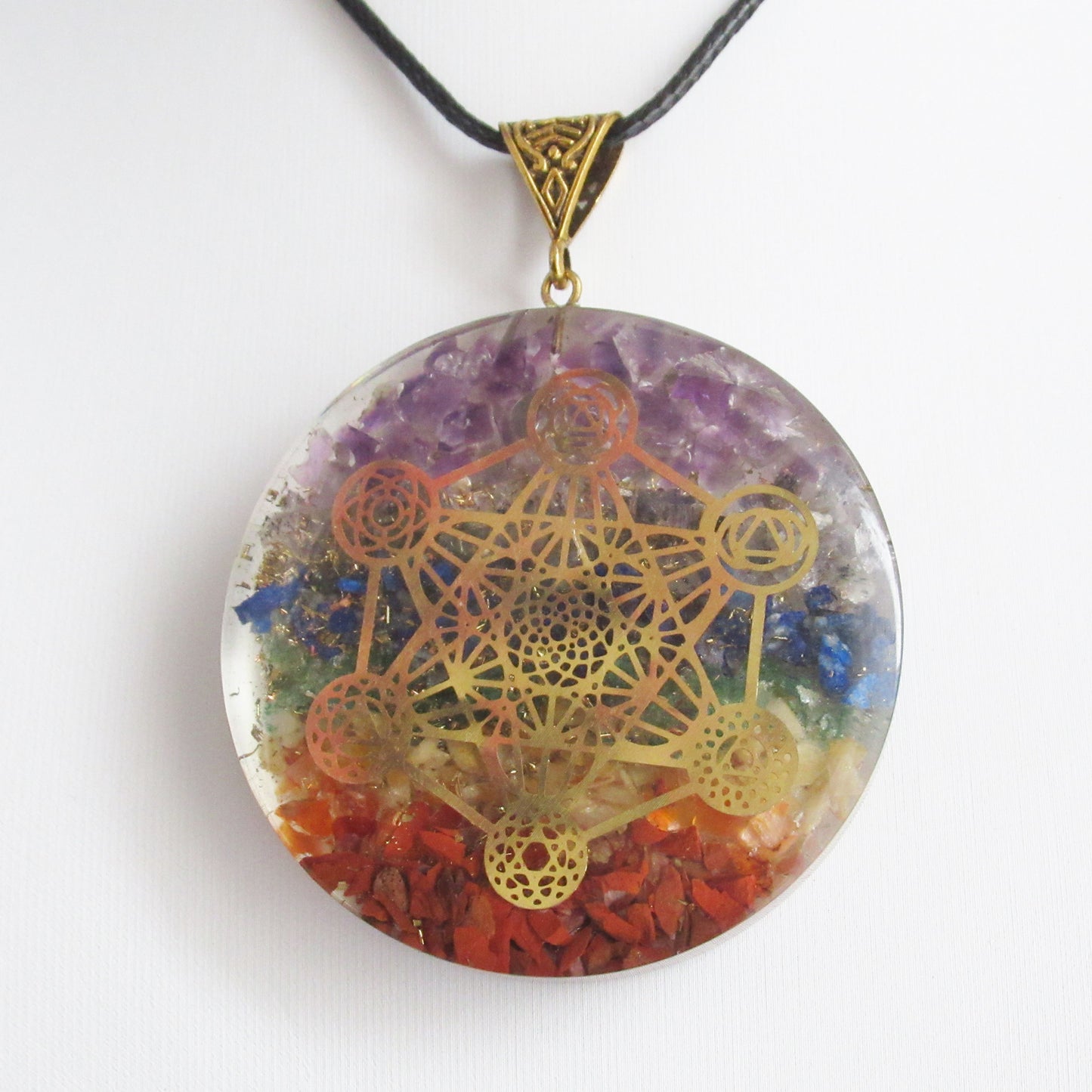 https://monjolicaillou.fr/products/pendentif-orgonite-en-pierres-naturelles-metatron-50-mm-aigue-marine-amethyste-cornaline-labradorite-lapis-lazuli-oeil-de-tigre-quartz-rose-shungite-sodalite-tourmaline-7-chakras