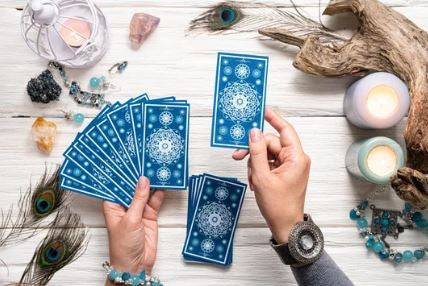 monjolicaillou.fr cartes, oracles, tarot, divination, petit oracle, cartomancie.