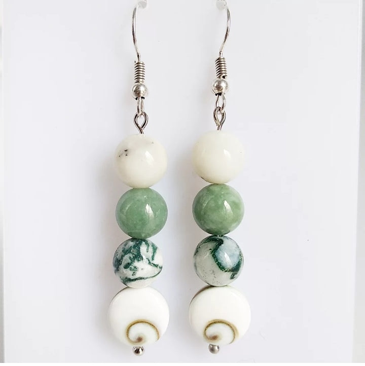 Attirez la chance, la prospérité et la protection avec notre sélection de pierres porte-bonheur : Œil de Sainte-Lucie, Agate Mousse, Jade, Merlinite.
