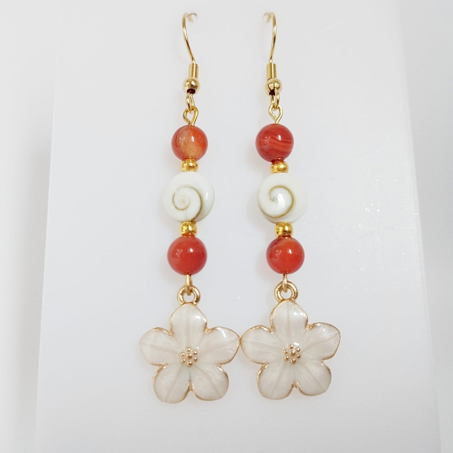 Découvrez nos boucles d'oreilles en Œil de Sainte-Lucie et pierres naturelles. Bouclier de protection, sérénité et vitalité au quotidien. Trouvez votre pierre !