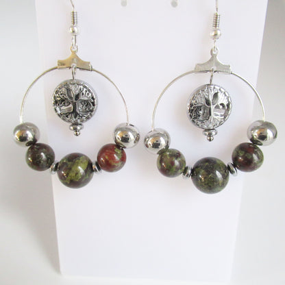 monjolicaillou.fr

https://monjolicaillou.fr › produits › boucles-doreilles-jaspe-sang-de-dragon

Boucles d'oreilles Jaspe Sang de Dragon

En portant ces boucles d'oreilles en Jaspe Sang de Dragon, vous invitez la sérénité et le bien-être dans votre quotidien : elles établissent un ancrage profond, …