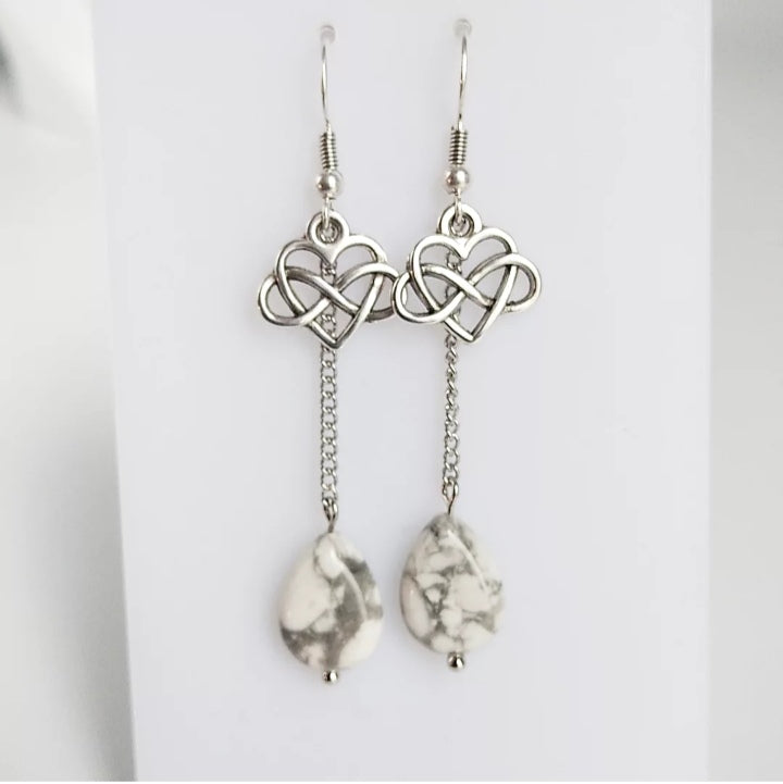Boucles d'oreilles Howlite - Infini / Coeur
