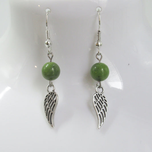 Boucles d'oreilles en pierre naturelle - Ailes  https://monjolicaillou.fr/products/boucles-doreilles-ailes  Ajoutez une touche de naturel et d'élégance à votre look avec nos boucles d'oreilles en pierre naturelle en forme d'ailes. Fabriquées avec soin, ces boucles d'oreilles uniques mettent en valeur la beauté naturelle des pierres tout en ajoutant une touche de style à votre tenue.