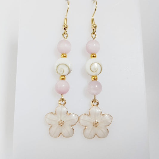 Découvrez nos boucles d'oreilles en Œil de Sainte-Lucie et pierres naturelles. Bouclier de protection, sérénité et vitalité au quotidien. Trouvez votre pierre !