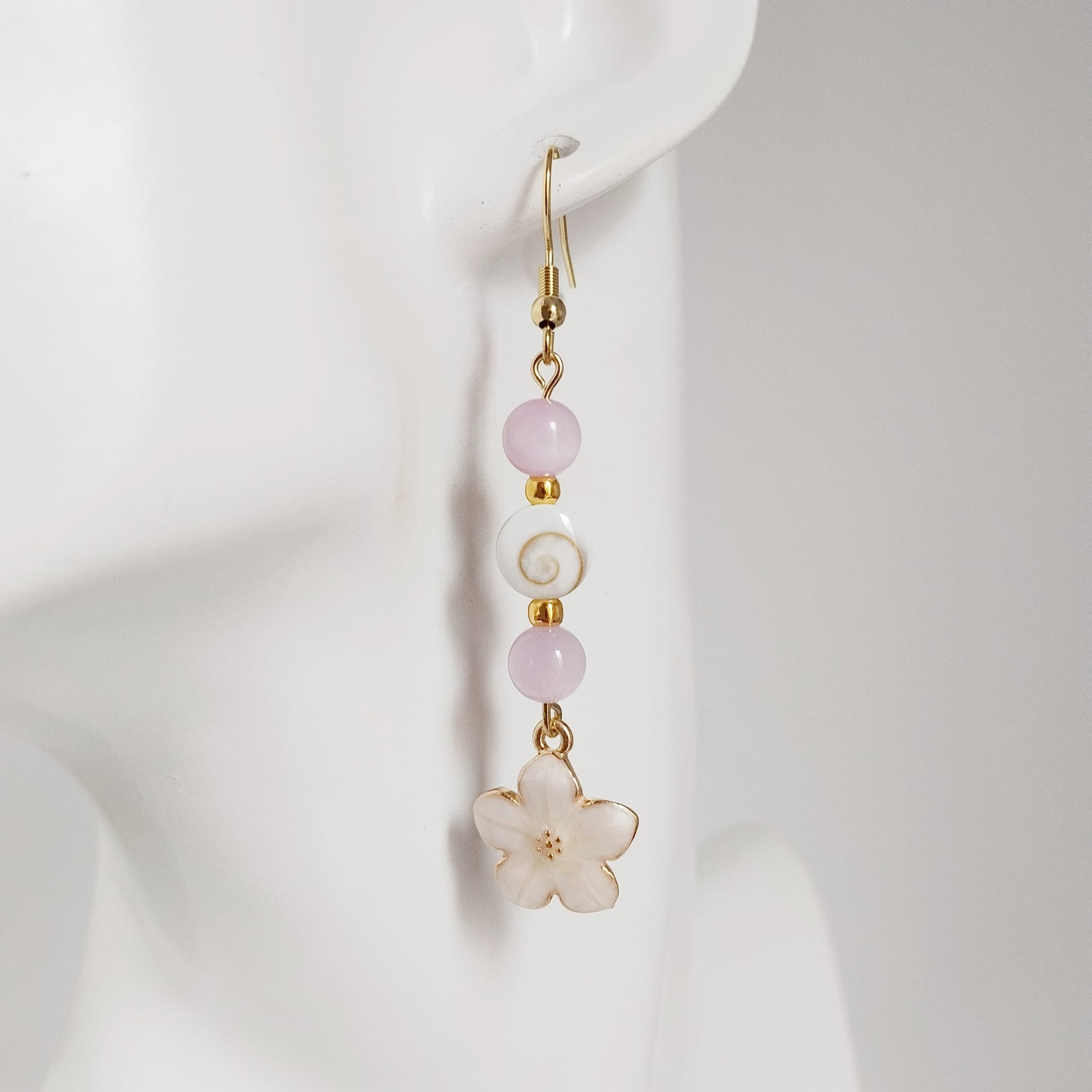 Découvrez nos boucles d'oreilles en Œil de Sainte-Lucie et pierres naturelles. Bouclier de protection, sérénité et vitalité au quotidien. Trouvez votre pierre !