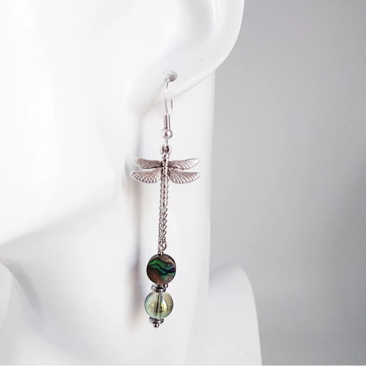 Boucles d'oreilles en pierres naturelles - Nacre et Aqua Aura - Libellule
