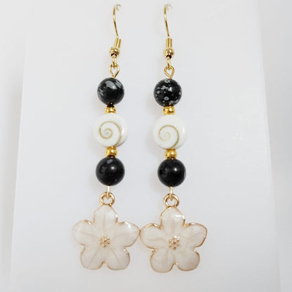 Découvrez nos boucles d'oreilles en Œil de Sainte-Lucie et pierres naturelles. Bouclier de protection, sérénité et vitalité au quotidien. Trouvez votre pierre !