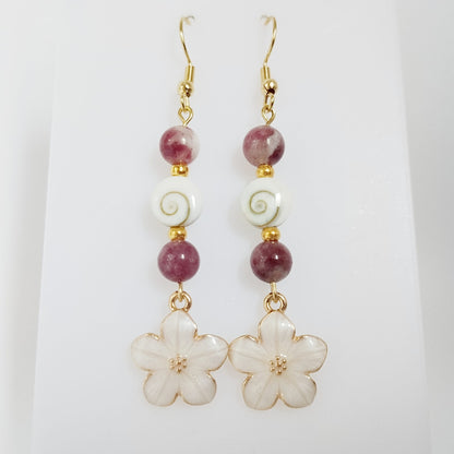 Découvrez nos boucles d'oreilles en Œil de Sainte-Lucie et pierres naturelles. Bouclier de protection, sérénité et vitalité au quotidien. Trouvez votre pierre !