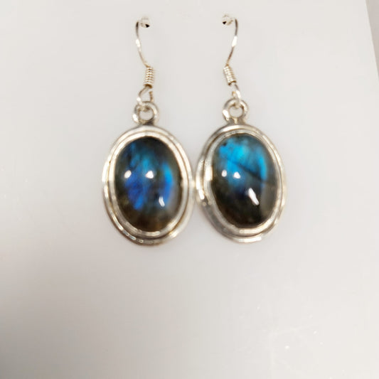 Boucles d'oreilles en Labradorite naturelle et Argent 925. Bijou de protection, bouclier énergétique et soutien de l'intuition.