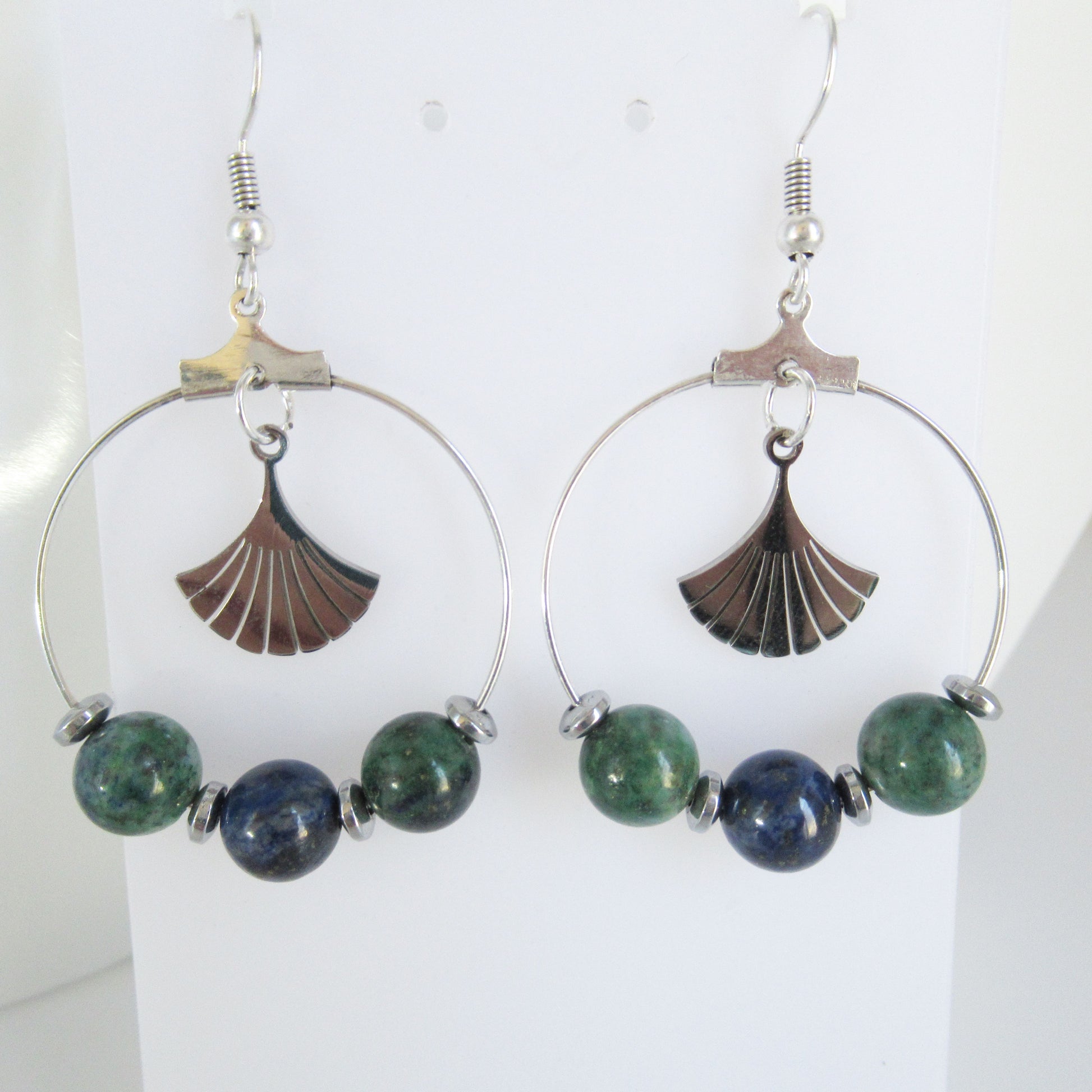 monjolicaillou.fr

https://monjolicaillou.fr › produits › boucles-doreilles-azurite-malachite

Boucles d'oreilles - Azurite Malachite

Sublimez votre style tout en cultivant votre bien-être avec ces boucles d'oreilles en Azurite Malachite. En associant les bienfaits de l'Azurite et de la Malach