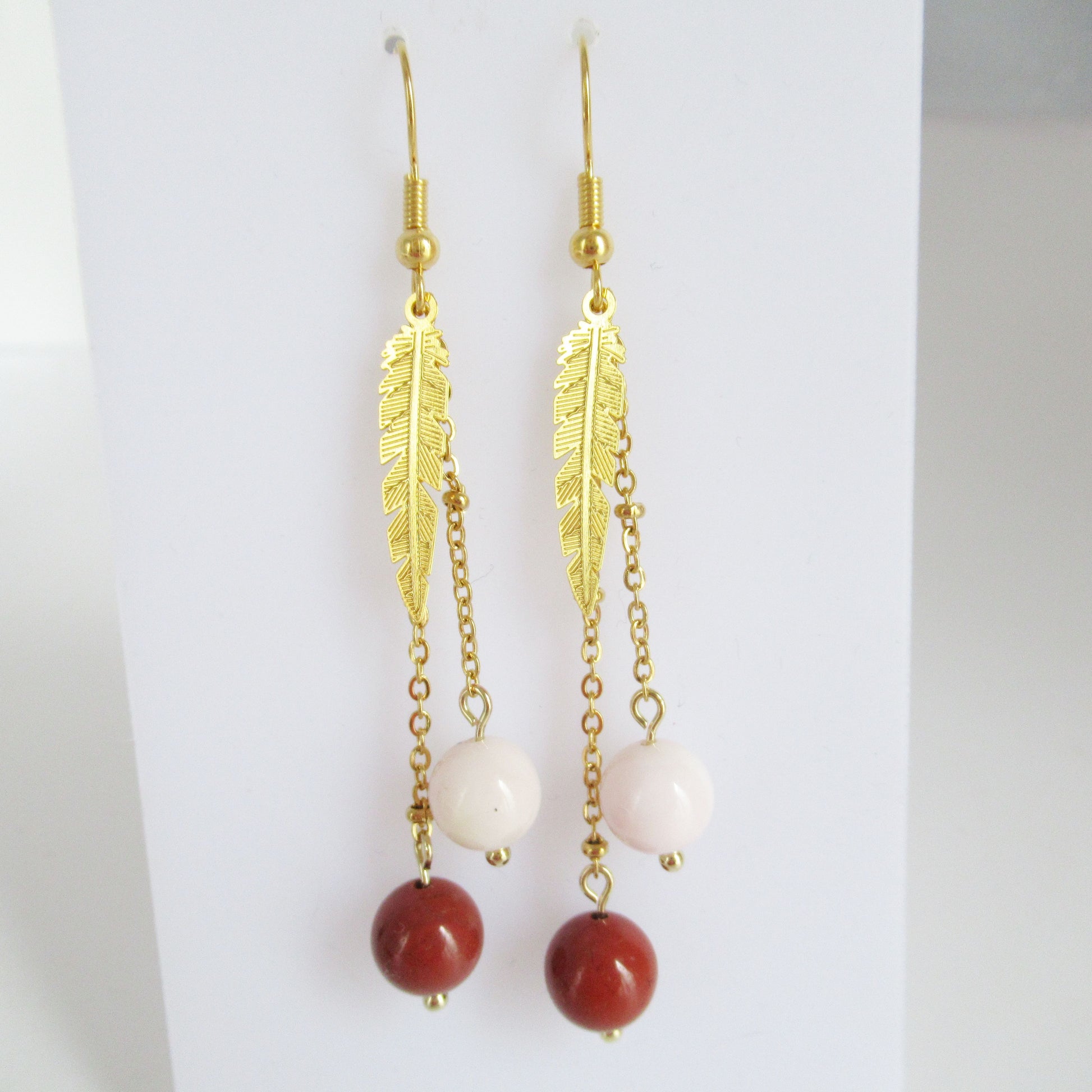 monjolicaillou.fr

https://monjolicaillou.fr › produits › boucles-doreilles-jaspe-rouge-opale-rose-plume-doree

Boucles d'oreilles Jaspe rouge - Opale rose - Plume dorée

Donnez une touche de couleur et de légèreté à votre tenue avec ces boucles d'oreilles en Jaspe rouge et Opale rose, ornées de plumes dorées. Ajoutez une touche…