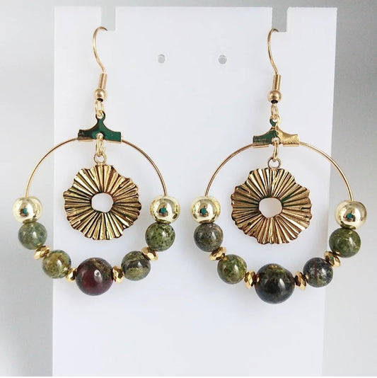 Sublimez votre énergie avec les boucles d’oreilles créoles en Jaspe Sang de Dragon. Pierre naturelle d’ancrage et de vitalité, elle apporte courage, confiance et équilibre intérieur.