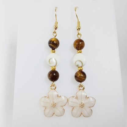 Découvrez nos boucles d'oreilles en Œil de Sainte-Lucie et pierres naturelles. Bouclier de protection, sérénité et vitalité au quotidien. Trouvez votre pierre !