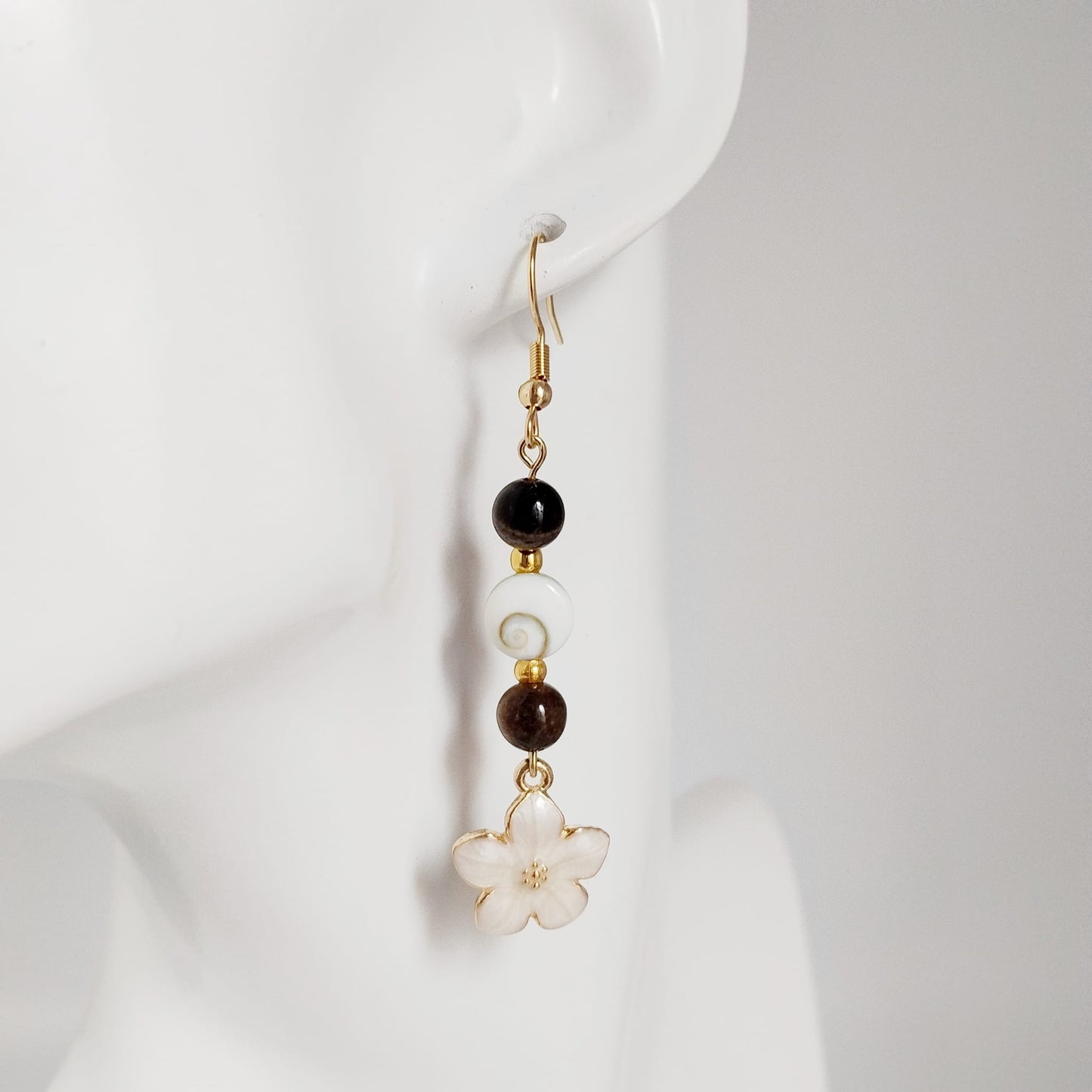 Découvrez nos boucles d'oreilles en Œil de Sainte-Lucie et pierres naturelles. Bouclier de protection, sérénité et vitalité au quotidien. Trouvez votre pierre !