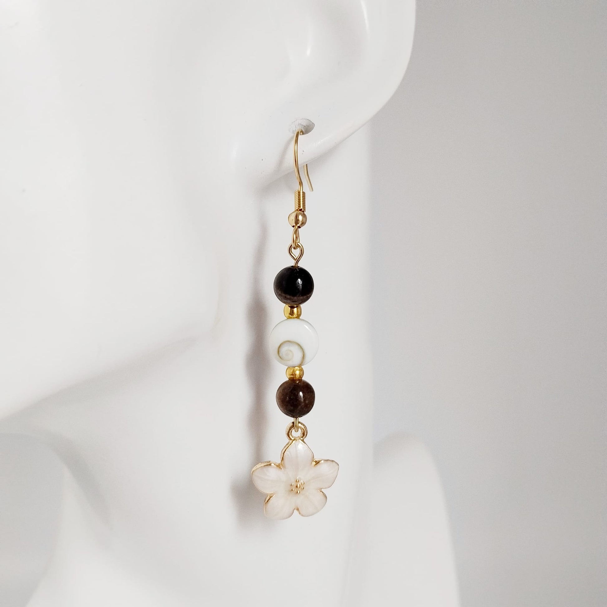 Découvrez nos boucles d'oreilles en Œil de Sainte-Lucie et pierres naturelles. Bouclier de protection, sérénité et vitalité au quotidien. Trouvez votre pierre !