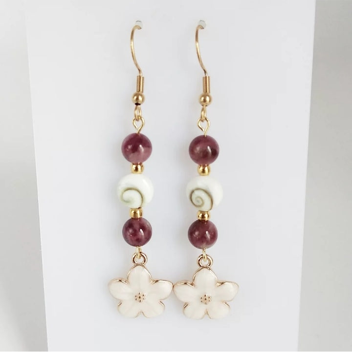 Boucles d’oreilles en pierres naturelles Œil de Sainte Lucie et Tourmaline Rose – bijou élégant de protection et d’amour. Favorise la paix intérieure et la douceur du cœur.