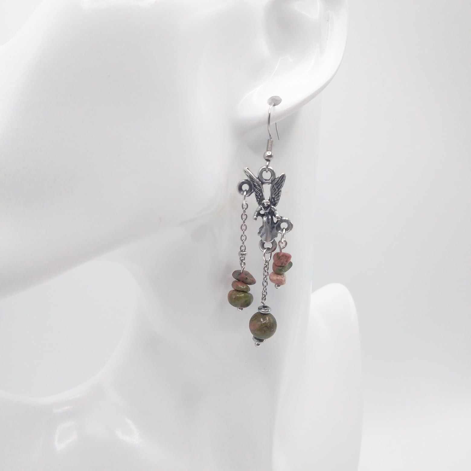 Boucles d'oreilles - Unakite - Ange

L'Unakite est une pierre puissante pour transformer positivement votre vie. Elle vous aide à vous libérer progressivement des mauvaises habitudes, notamment la …